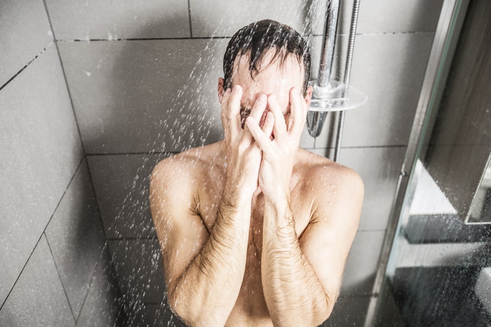 Pleurer sous la douche 